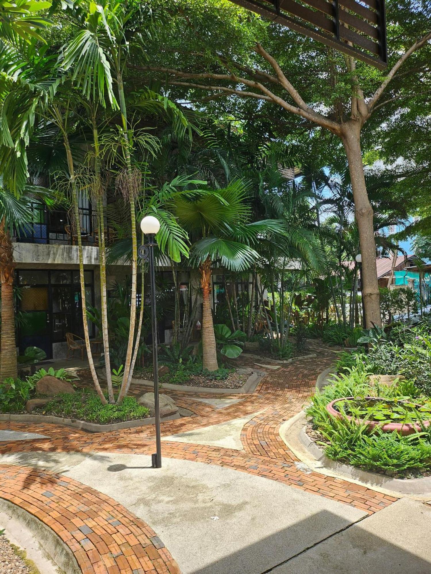 The Picturebook Guesthouse Mae Sot Exterior foto